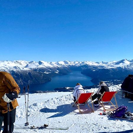 Central Mountain Penthouse Getaway, Strandafjellet Apartman Stranda  Kültér fotó